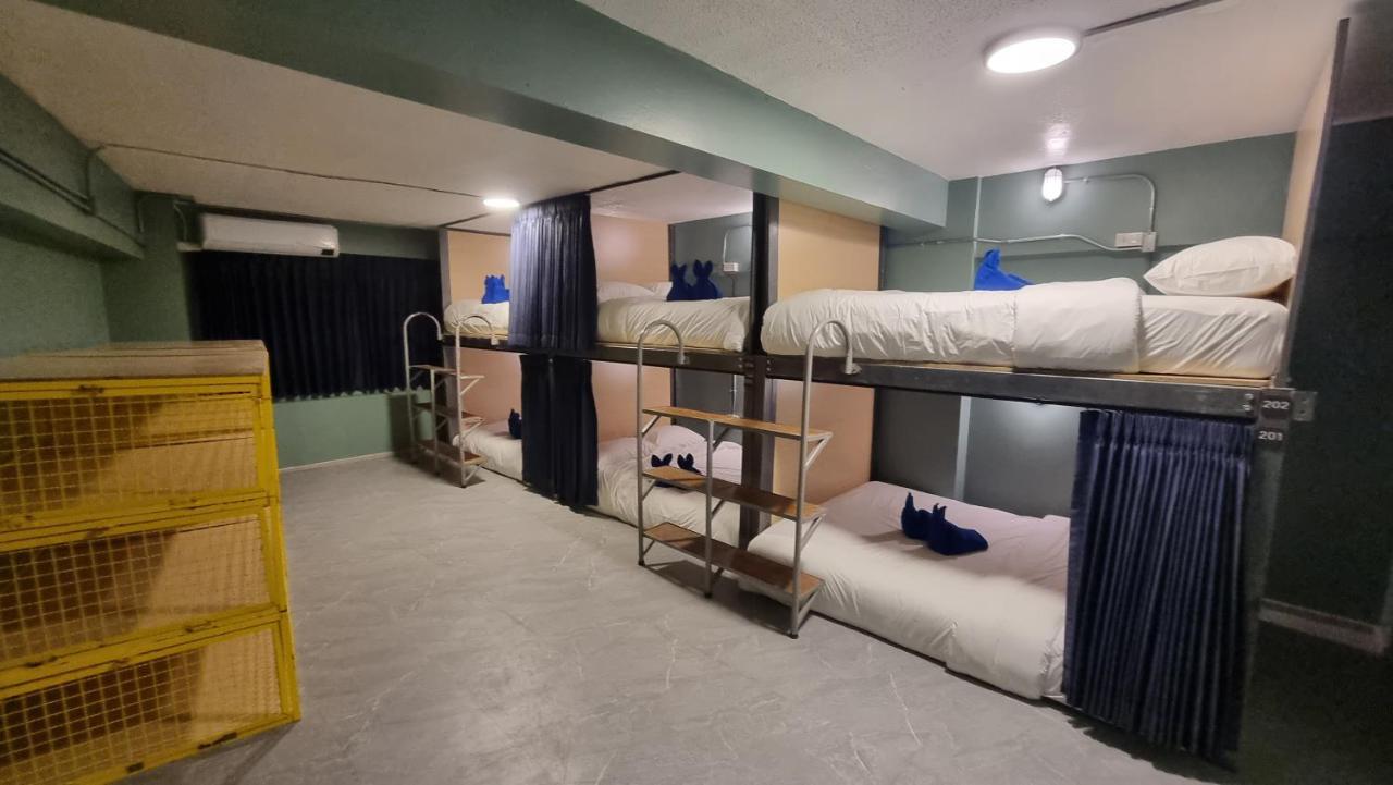 Glur Hostel Pattaya Walking Street Екстериор снимка