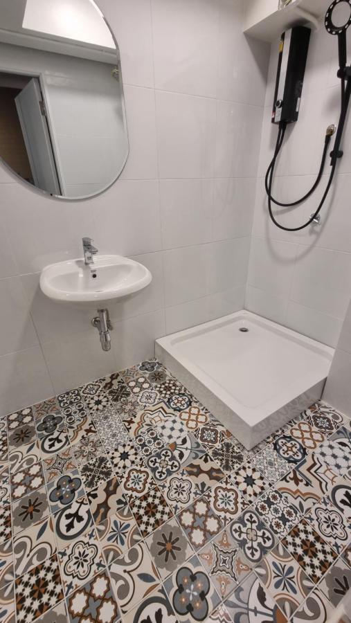 Glur Hostel Pattaya Walking Street Екстериор снимка